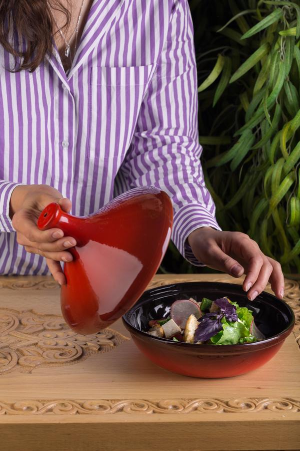 imagen21 Producto artesanal de aceitera vinagrera en formato redondo con tono rojo fuego
